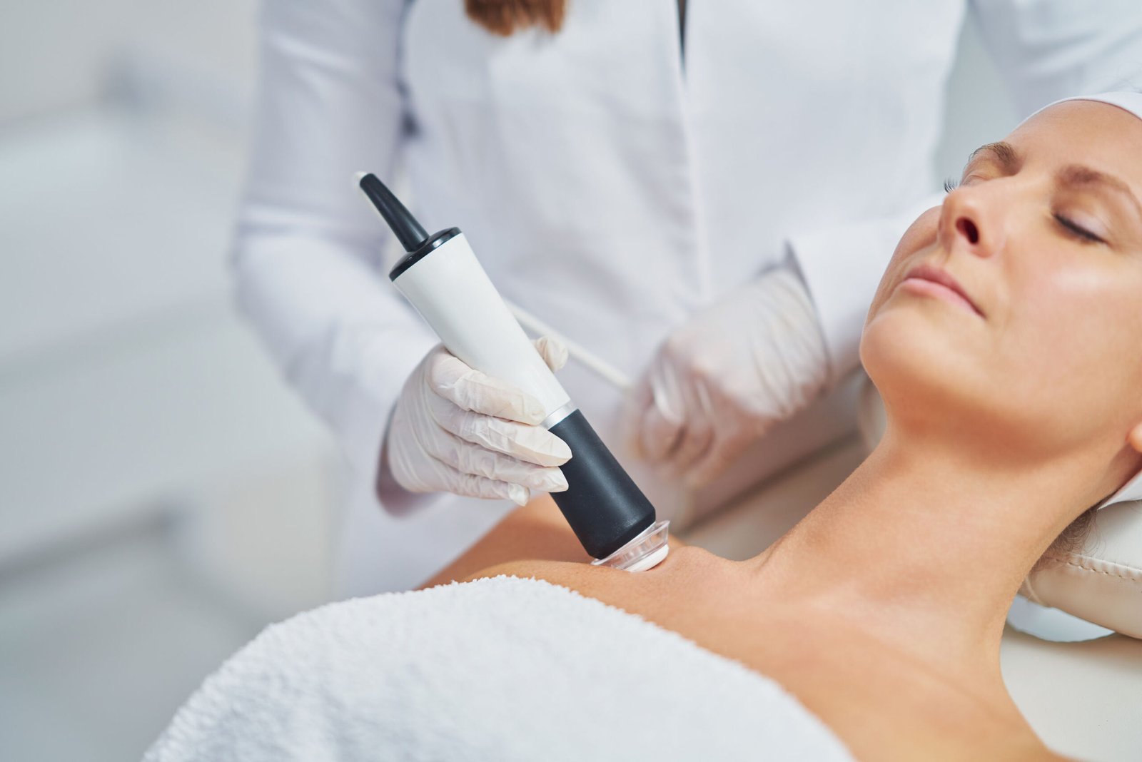 Combining Numbing Cream with Microneedling